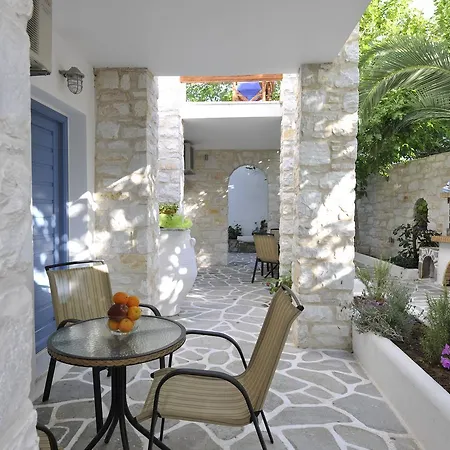 Alexandros شقة فندقية 4*
