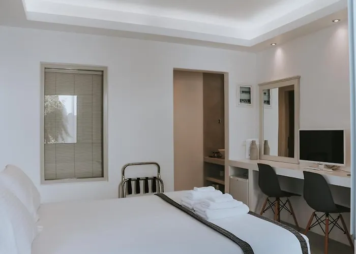 Alexandros Aparthotel 4*