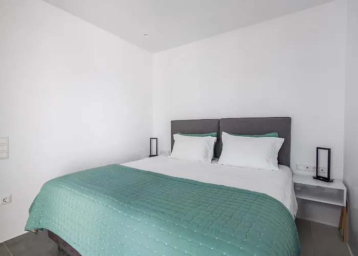 Alexandros Aparthotel 4*