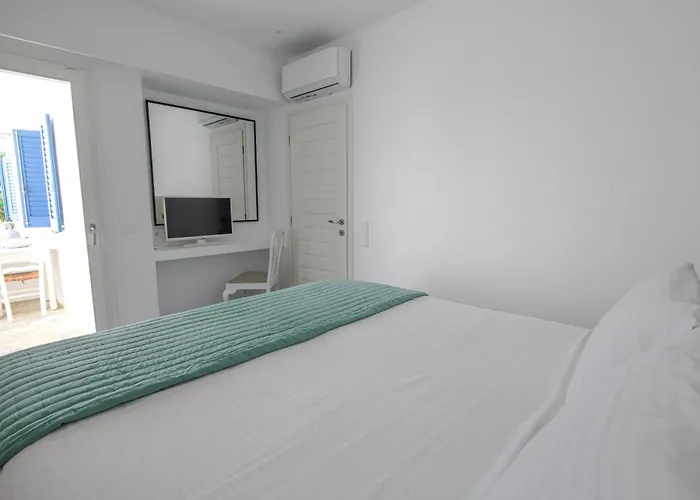 Aparthotel Alexandros Nausa