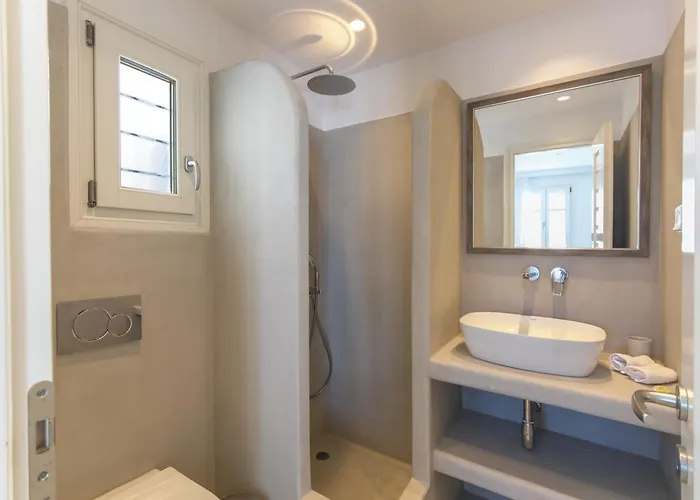 Alexandros Aparthotel 4*