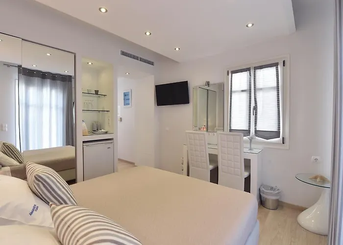 Aparthotel Alexandros Nausa