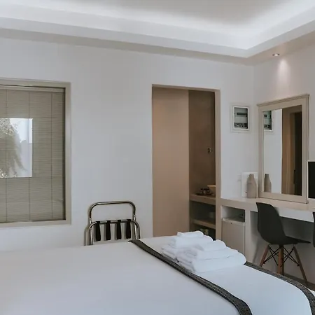 Alexandros Aparthotel 4*