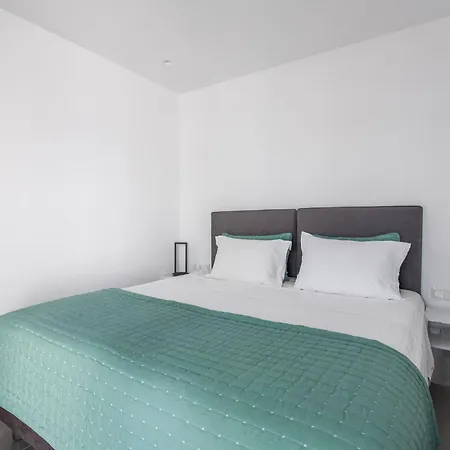 Alexandros Aparthotel 4*